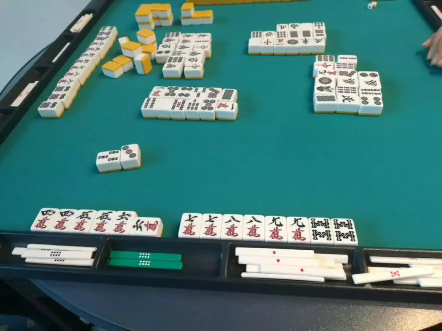 Mahjong Tiles: 四四五五六七七八八九九８８六 — 44556778899m88s6m — riichi ippatsu tsumo pinfu ryanpeikou (Haneman) 